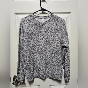 Athleta Gray and Black Patterned Long Sleeve Shirt